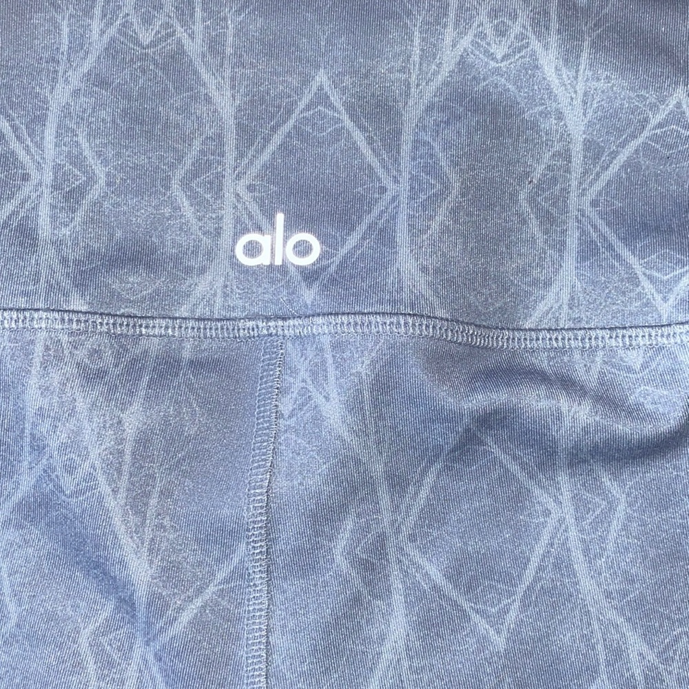 ALO Airbrush Tree Lace Sky Cropped Yoga Pants Leggings - S - Picture 12 of 13